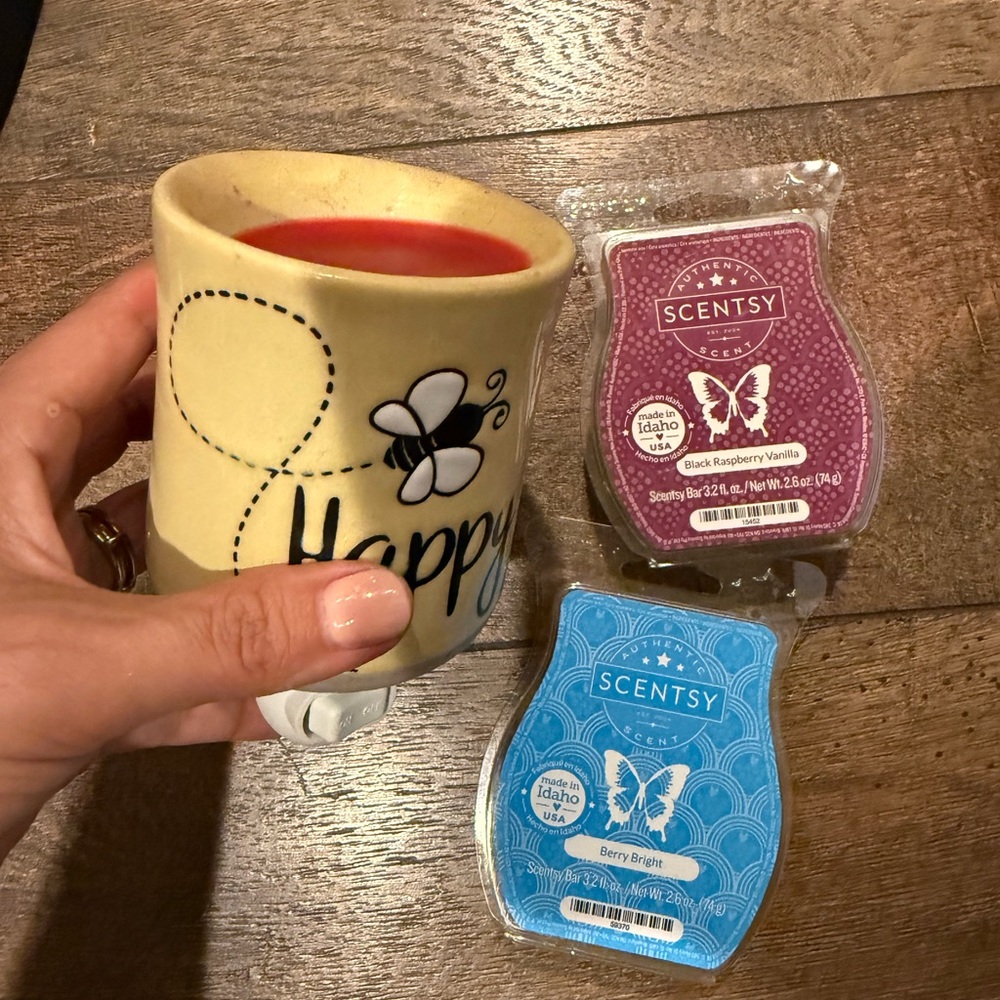 Scentsy Bee Happy & 2 new fills